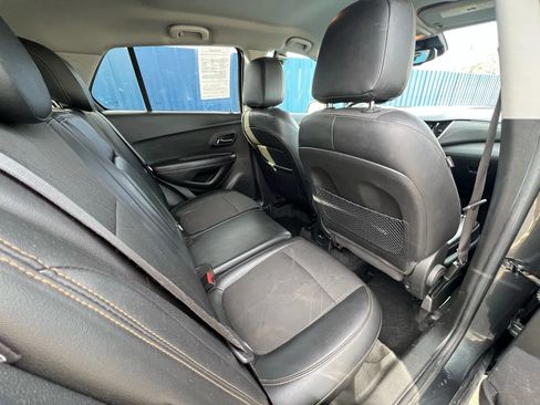 Used 2018 Chevrolet Trax LT w/ LT Convenience Package image 12