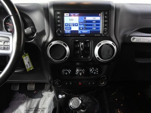 Used 2014 Jeep Wrangler Unlimited Rubicon AWD/4WD image 27