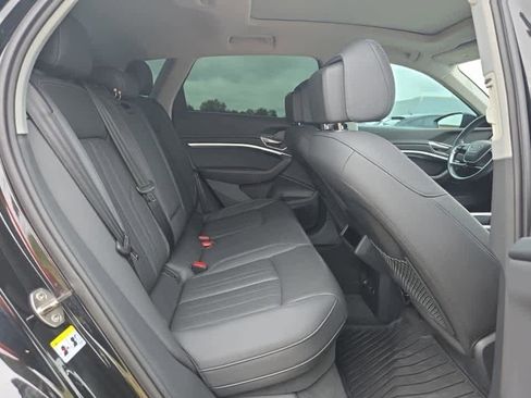 Used 2023 Audi e-tron Premium Plus w/ Premium Plus Package AWD/4WD image 12