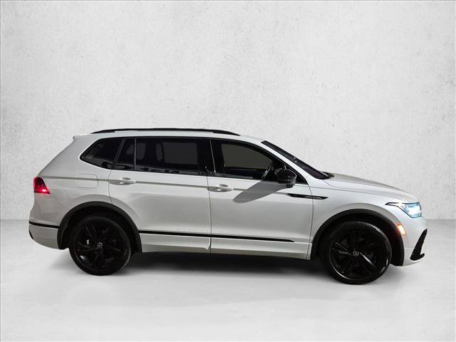 Used 2024 Volkswagen Tiguan SE R-Line FWD image 4
