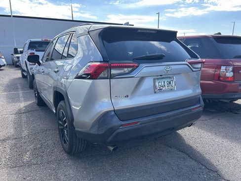 Used 2019 Toyota RAV4 LE w/ Carpet Mat Package FWD image 6