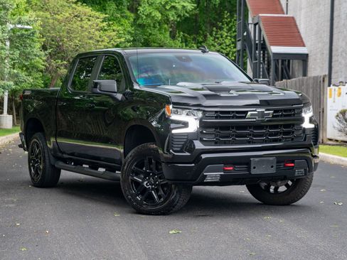 Used 2025 Chevrolet Silverado 1500 LT Trail Boss w/ Convenience Package II AWD/4WD image 1
