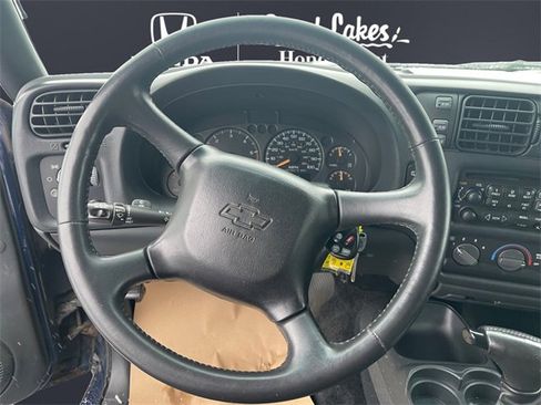 Used 2002 Chevrolet Blazer LS w/ Preferred Equipment Group image 12