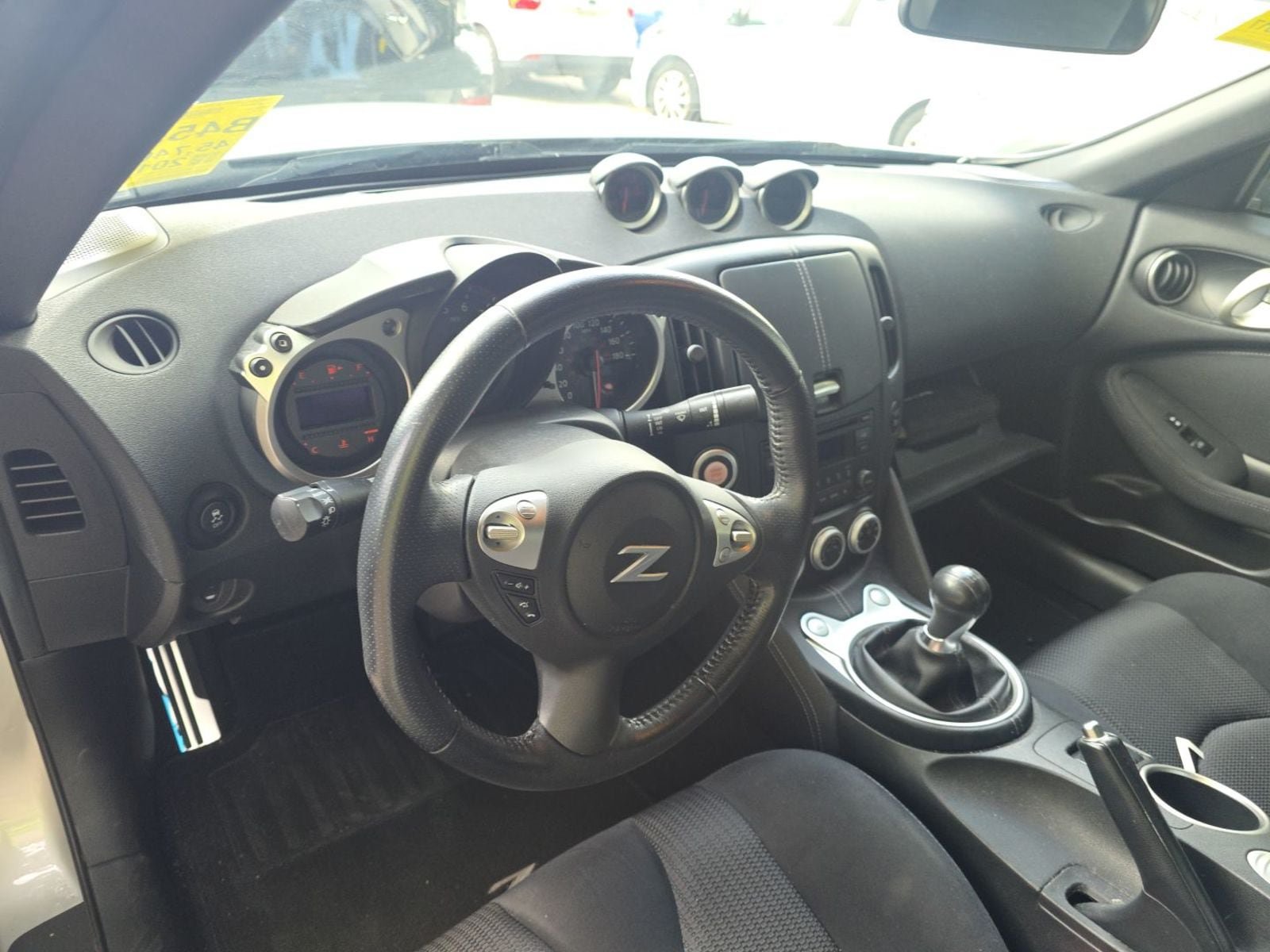 Used 2017 Nissan 370Z Coupe RWD image 5