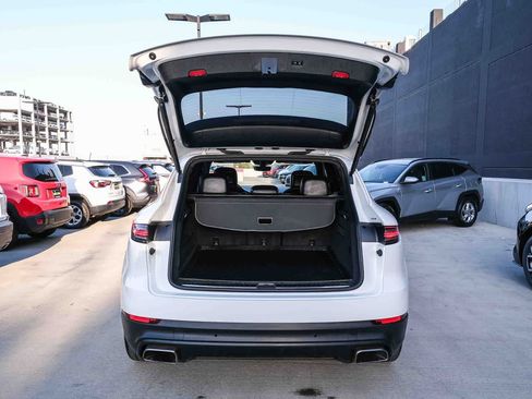 Used 2022 Porsche Cayenne AWD/4WD image 24