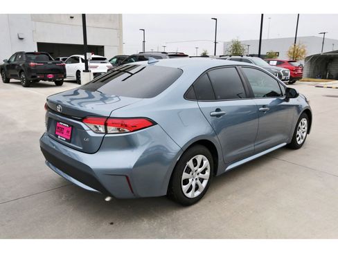 Used 2022 Toyota Corolla LE image 8
