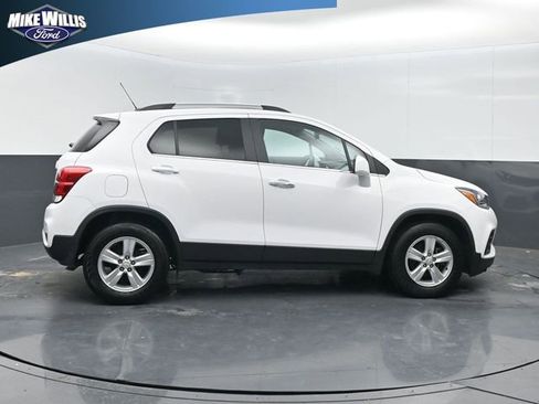 Used 2020 Chevrolet Trax LT w/ Driver Confidence Package FWD image 8