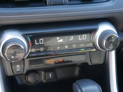 Used 2021 Toyota RAV4 LE AWD/4WD image 23