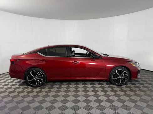 Used 2025 Nissan Altima 2.5 SR FWD image 3