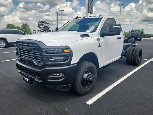 New 2026 RAM 3500 Tradesman AWD/4WD image 4