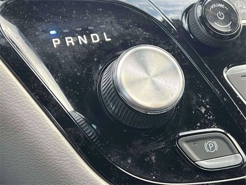 Used 2023 Chrysler Pacifica Touring-L image 23