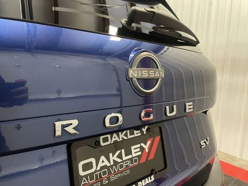 Used 2023 Nissan Rogue SV image 12