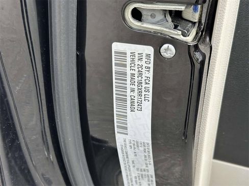 Used 2024 Chrysler Pacifica Touring-L image 27