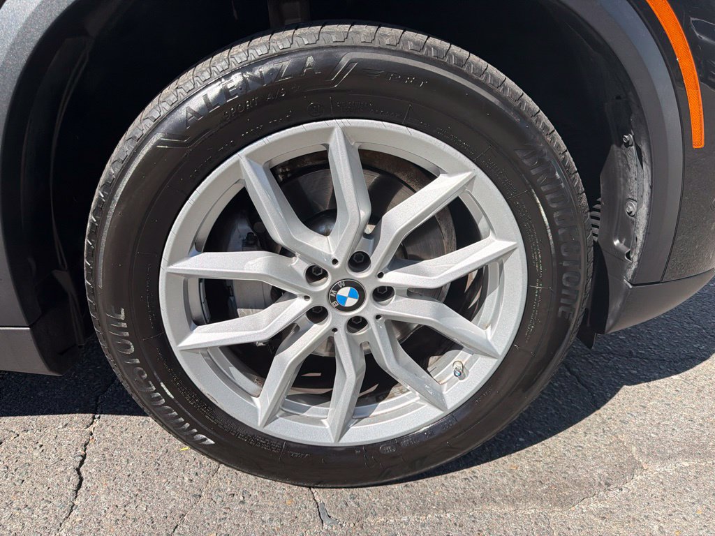 Used 2022 BMW X5 xDrive40i w/ Parking Assistance Package AWD/4WD image 9