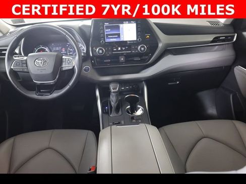 Used 2021 Toyota Highlander XLE image 18