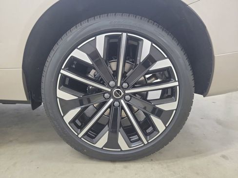 New 2026 Volvo XC60 B5 Ultra w/ Protection Package Premier AWD/4WD image 12