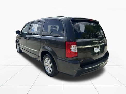 Used 2012 Chrysler Town & Country Touring image 10