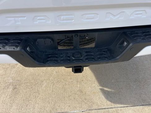 Used 2022 Toyota Tacoma TRD Sport image 11