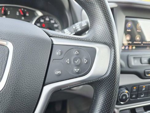 Used 2022 GMC Terrain SLE image 17