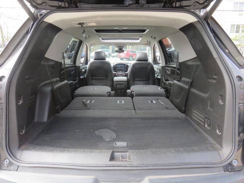 Used 2018 Chevrolet Traverse LT image 27
