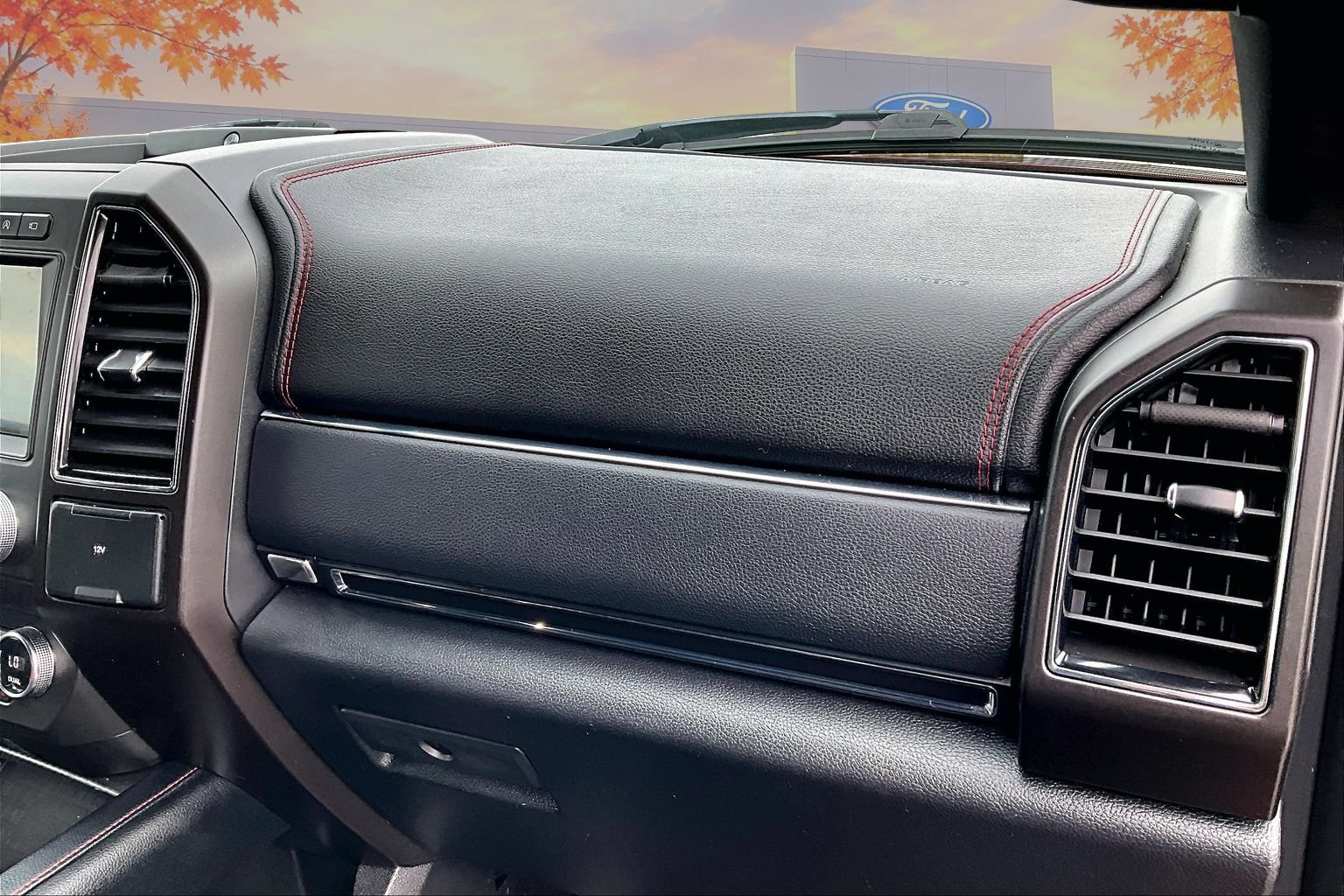 Used 2019 Ford Expedition Limited w/ Equipment Group 303A AWD/4WD image 27