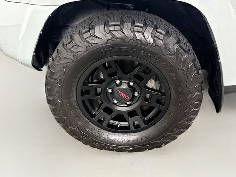 Used 2022 Toyota 4Runner TRD Off-Road AWD/4WD image 11