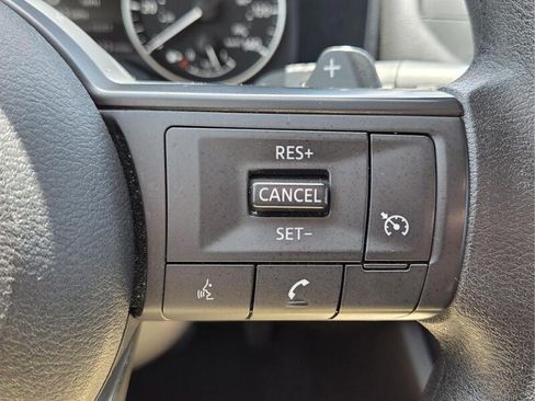 Used 2024 Nissan Rogue S FWD image 33