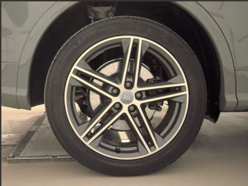 Used 2020 Audi SQ5 Premium Plus w/ Premium Plus Package image 9