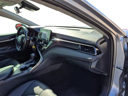 Used 2022 Toyota Camry SE image 28