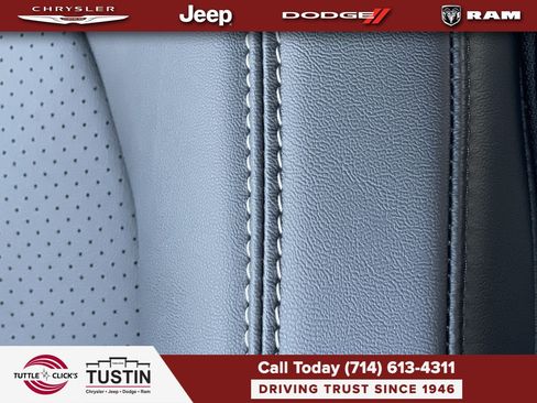 New 2026 Chrysler Pacifica Select FWD image 26
