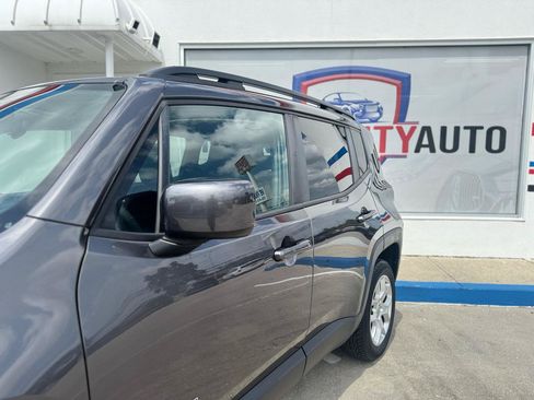Used 2018 Jeep Renegade Latitude AWD/4WD image 5