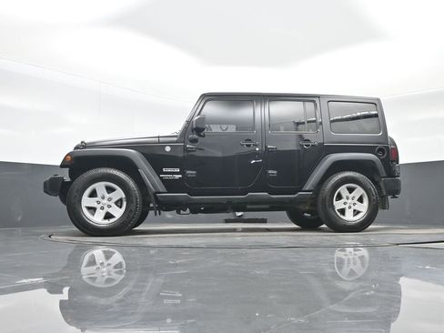 Used 2018 Jeep Wrangler Unlimited Sport S AWD/4WD image 27