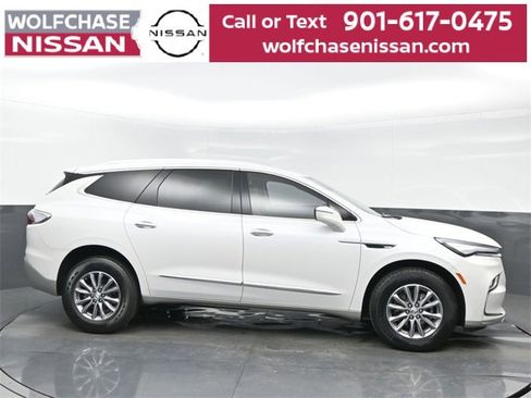 Used 2023 Buick Enclave Essence image 7