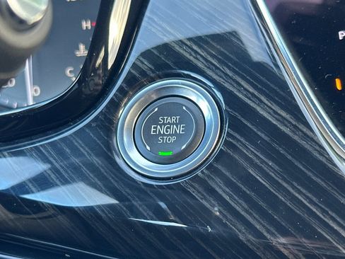 Used 2025 Cadillac XT6 Premium Luxury w/ Technology Package image 36