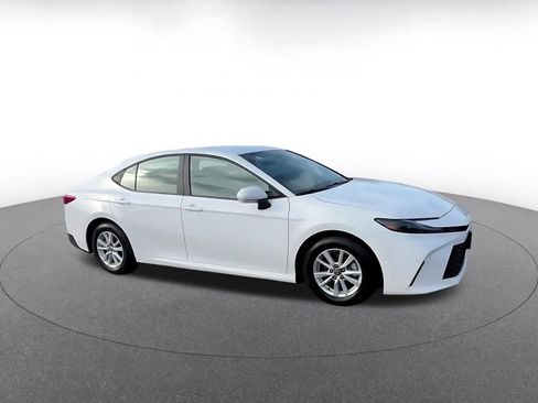 Used 2025 Toyota Camry LE image 2