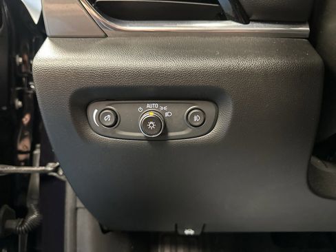 Used 2020 Chevrolet Traverse LT image 31