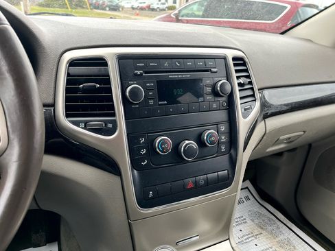 Used 2012 Jeep Grand Cherokee Laredo w/ Laredo E Group image 11