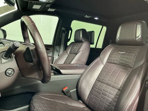 Used 2023 Cadillac Escalade ESV Sport Platinum w/ LPO, ONYX Package AWD/4WD image 21