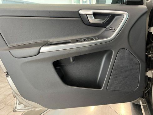 Used 2016 Volvo XC60 T6 w/ Proximity Package AWD/4WD image 12