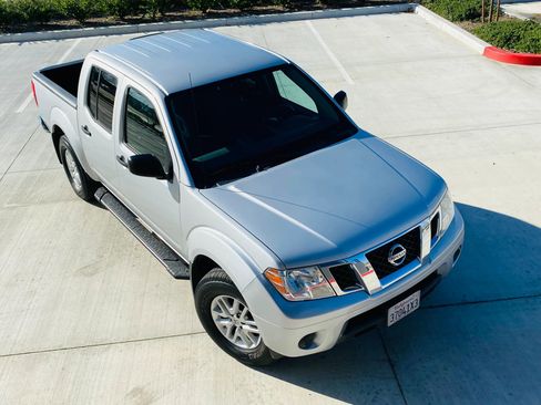 Used 2019 Nissan Frontier SV image 4
