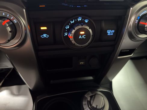 Used 2021 Toyota 4Runner SR5 AWD/4WD image 22