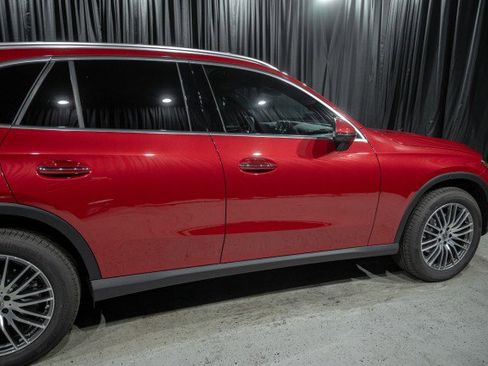 Certified 2025 Mercedes-Benz GLC 300 image 4