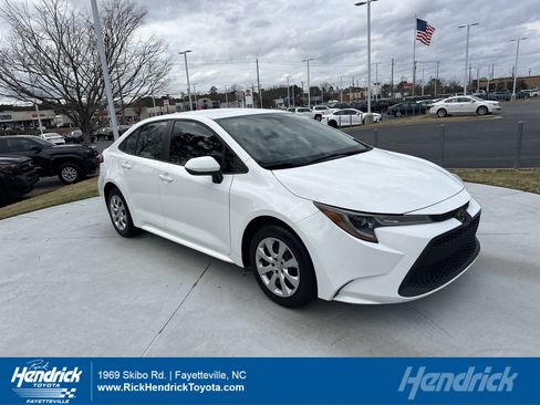 Used 2022 Toyota Corolla LE image 1