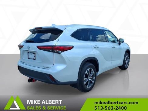 Used 2022 Toyota Highlander XLE AWD/4WD image 7