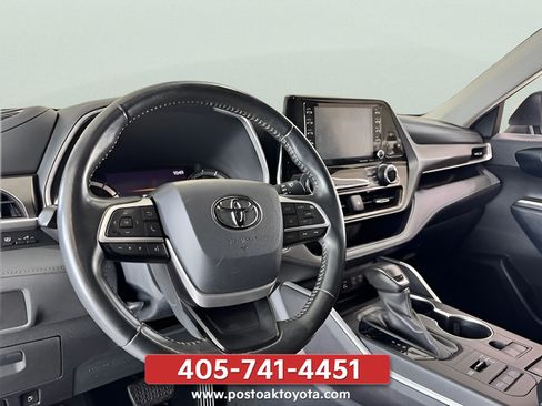 Used 2022 Toyota Highlander XLE AWD/4WD image 10