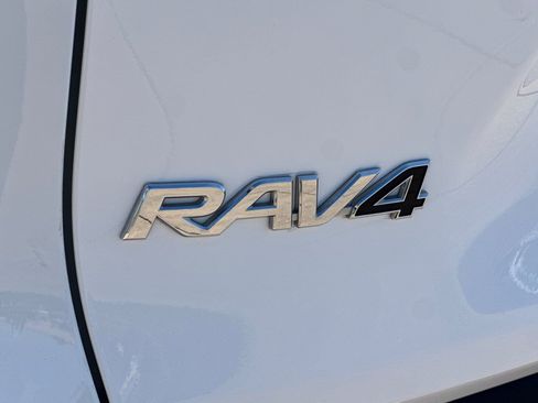 Certified 2022 Toyota RAV4 LE image 33