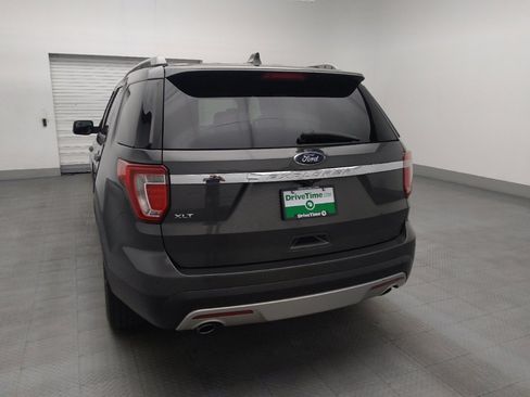 Used 2017 Ford Explorer XLT FWD image 6