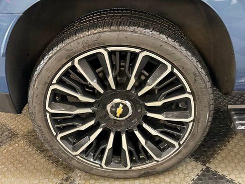 Certified 2025 Chevrolet Suburban High Country image 47