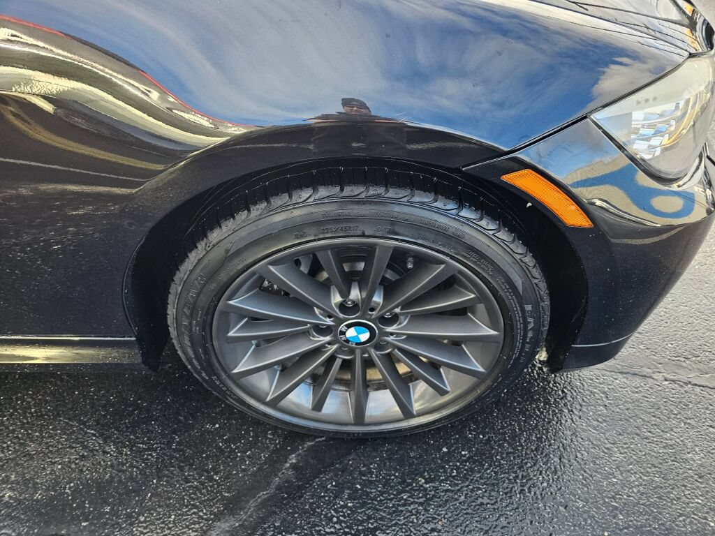 Used 2011 BMW 335i xDrive Sedan AWD/4WD image 9