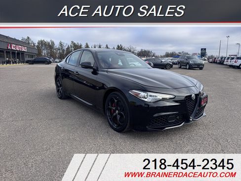Used 2021 Alfa Romeo Giulia Ti Sport image 2